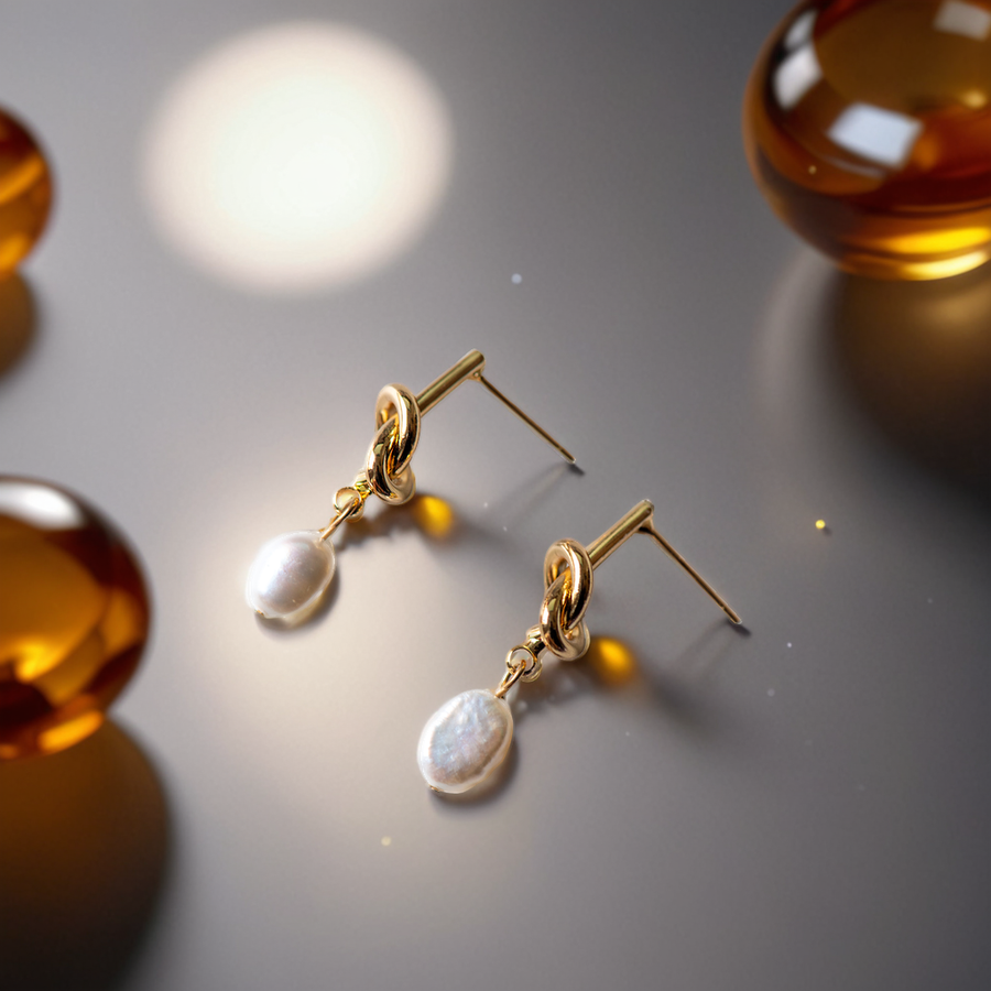 Twisted Pearl Earrings / 18K Gold Plated